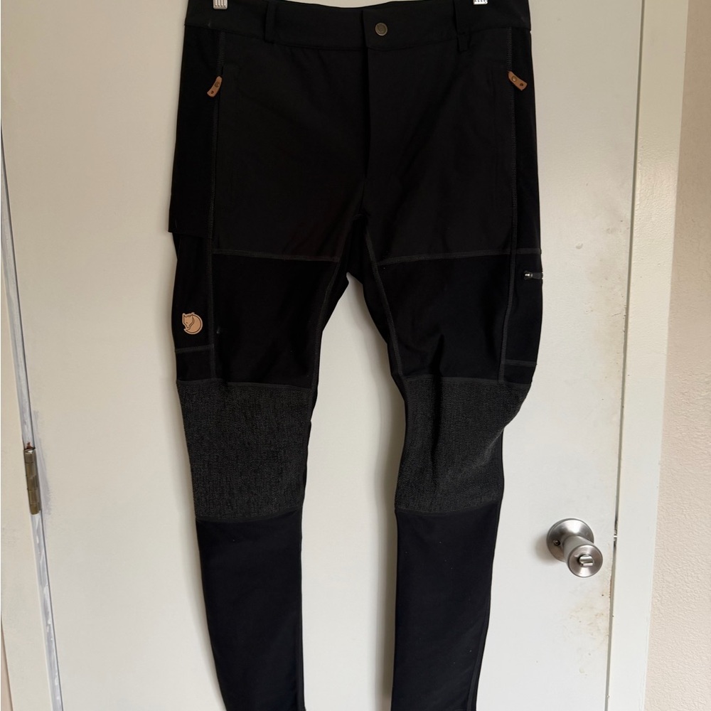 Stylish Black and Gray Men’s Fjallraven Cargo Pants Sz L